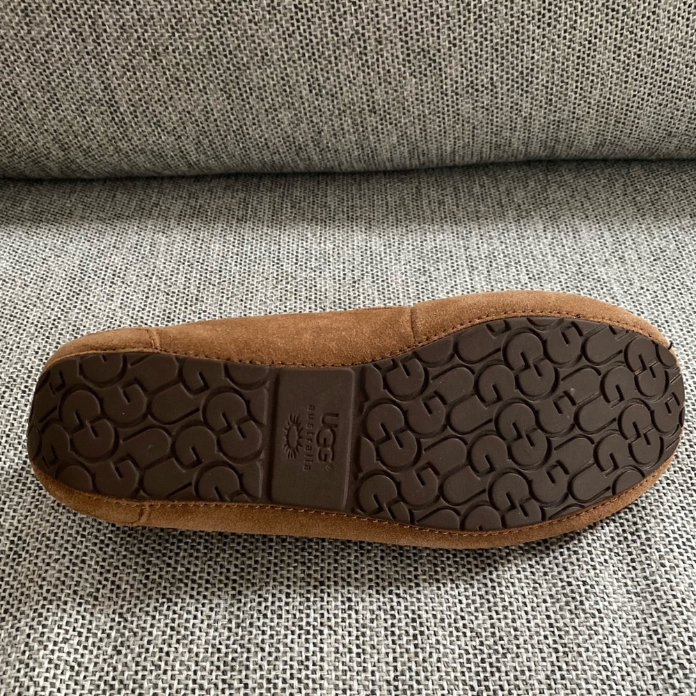 UGG Slippers - Picture 6 of 6
